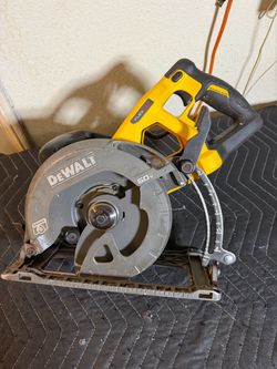 Dewalt FLEXVOLT 60V MAX Cordless Brushless 7-1/4 in. Wormdrive Style Circular Saw (Tool Only