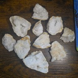 Assortment of small cracked geodes