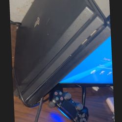 PS4 Pro And Oculus Headset 