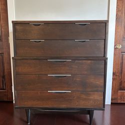 Kent Coffey Tableau Mid Century Walnut Dresser (Beautiful)