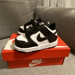 Brand NEW Toddler Nike Panda’s 3c