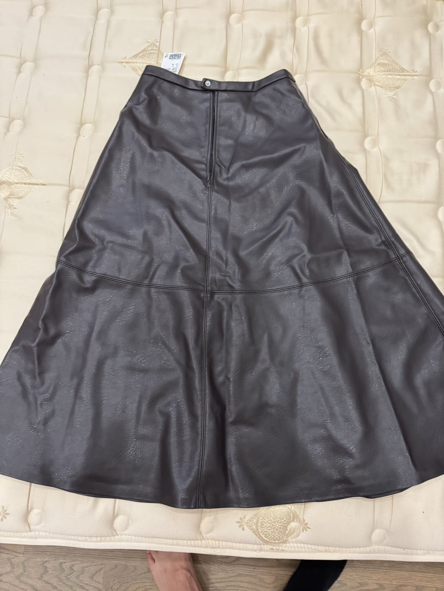 H&M Faux Leather Brown Skirt With Back Zipper Women’s U.S. Size 2 ~ NEW WITH TAG