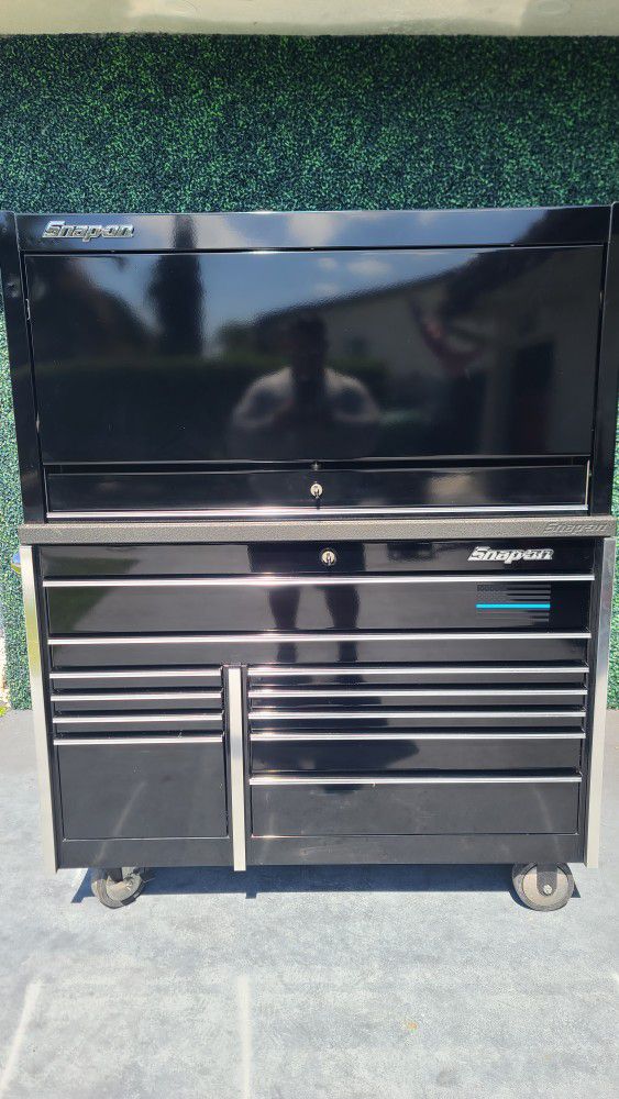 Snap On Toolbox With Hutch  Black and Chrome
