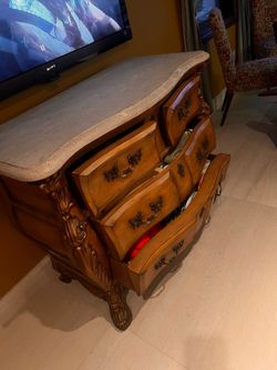 ELEGANT BOMBE CHEST