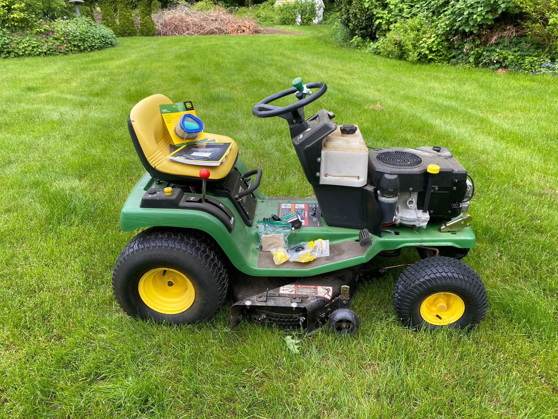 John Deere STX38 Lawn Tractor