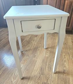 Western Home Catalpa Table, 24" X 19" X 15.5", White, Used ( Damage See Pictures For Details )