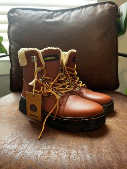 COMBS WOMEN FAUX FUR-LINED CASUAL BOOTS size 7US