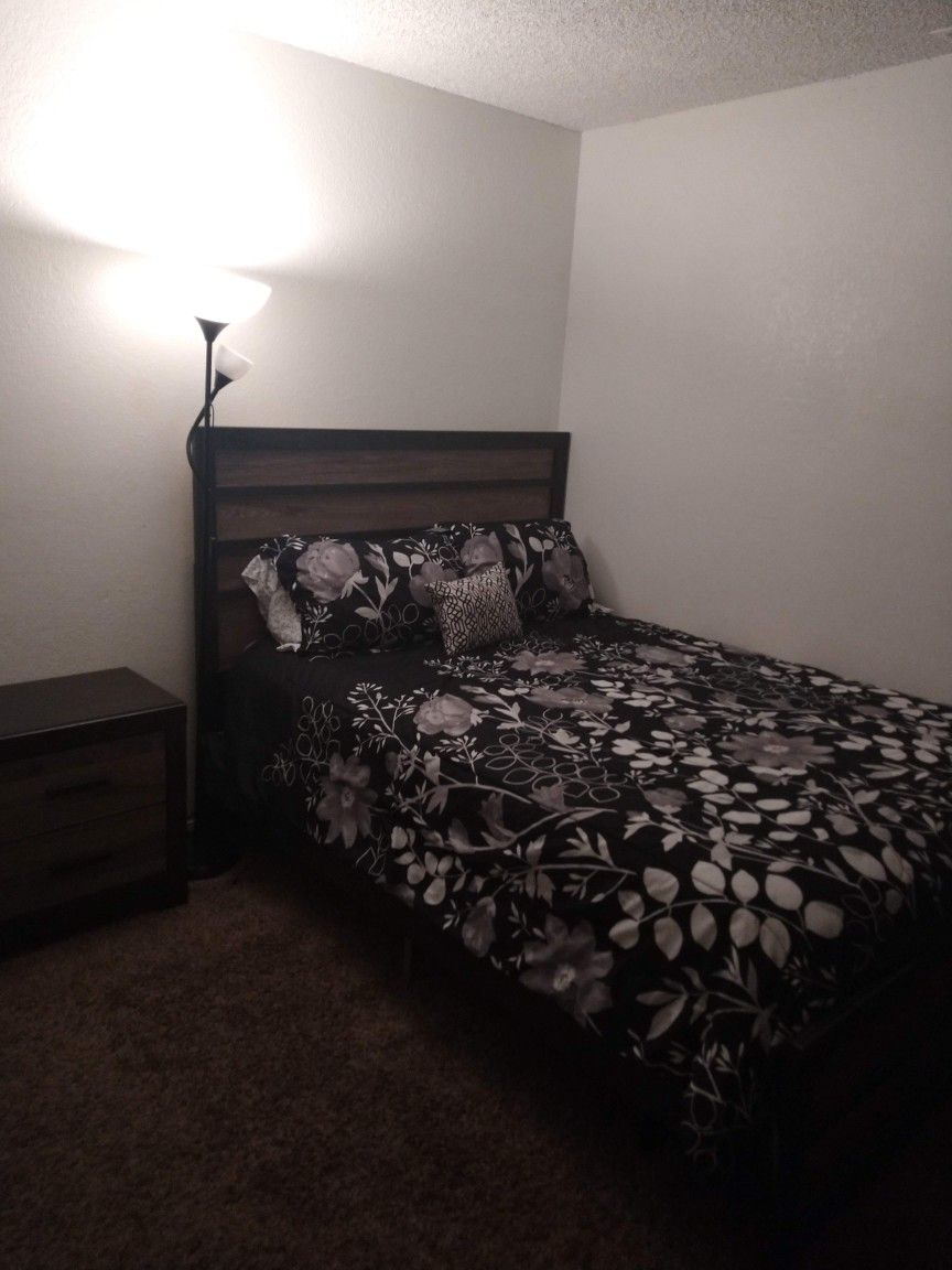 Queen Size Bedroom Set 