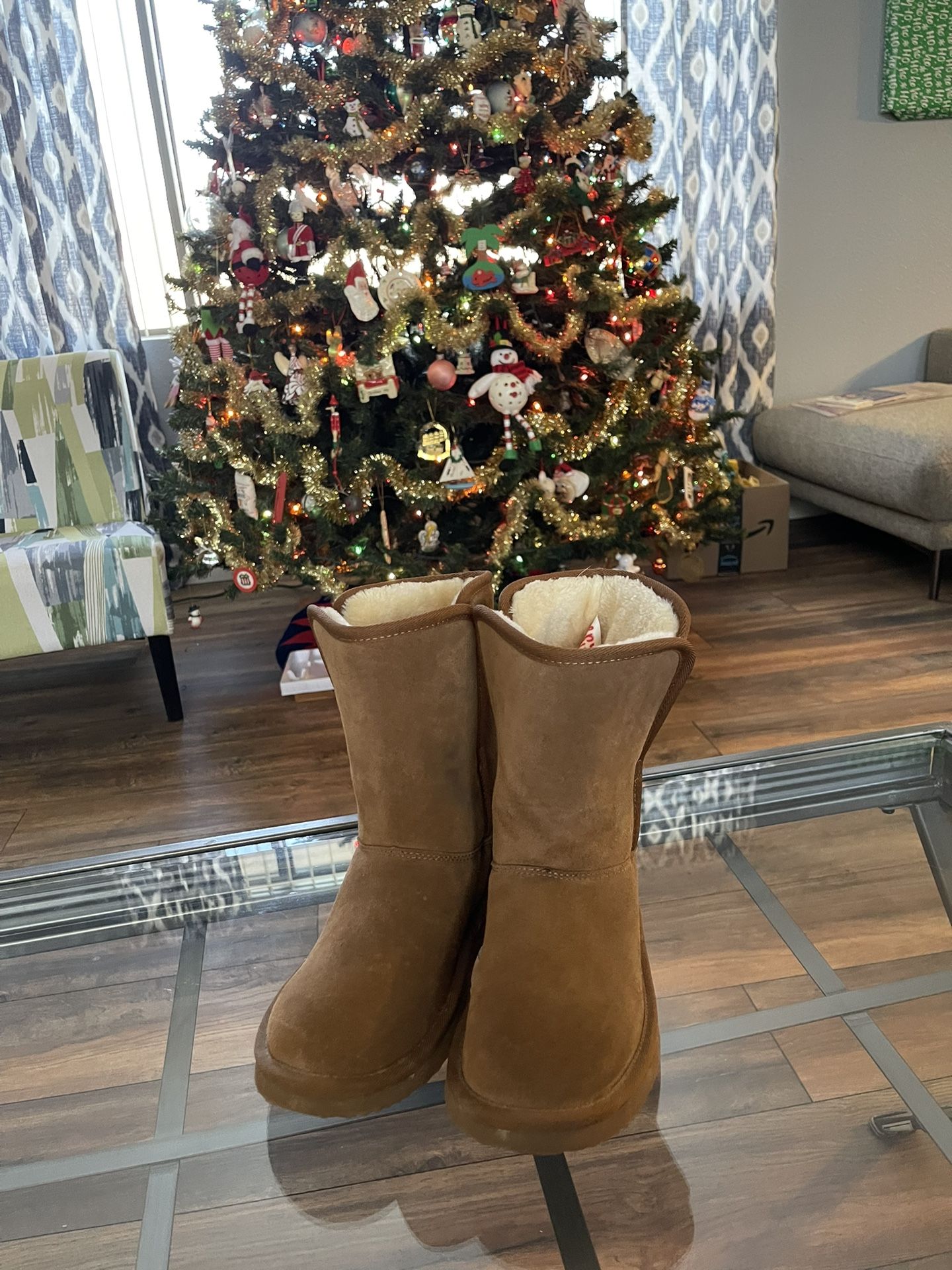 Leather Suede Ugg TYPE boots Size 7 Almost New