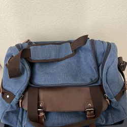 In min condition duffle bag 