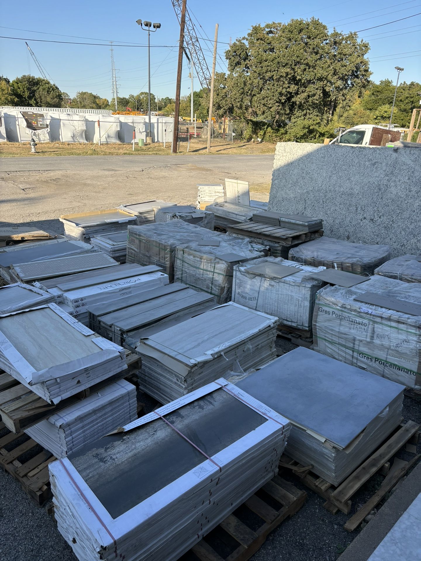 Tile Liquidation / Baldosa A Precio De Liquidación 1936 Hinton Dr