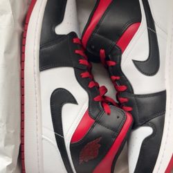 Jordan One Mid Dead Stock