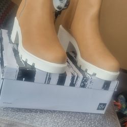 Botas Nuevas Talla 10 $30