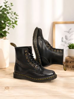 Dr. Martens Zavala Boots Womens Size 8 Black Leather Ankle Combat Lace Up Grunge