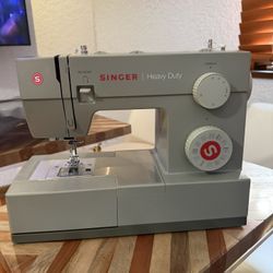 Singer Heavy Duty Sewing Machine 
