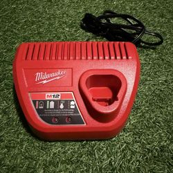 Milwaukee M12 Charger