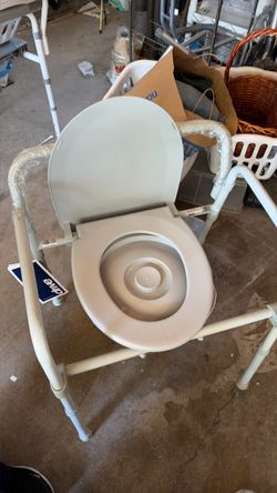Drive Medical Portable Bedside Commode Chair