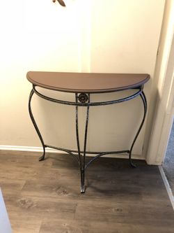 Corner table
