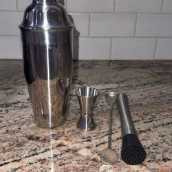 Alcohol shaker never used