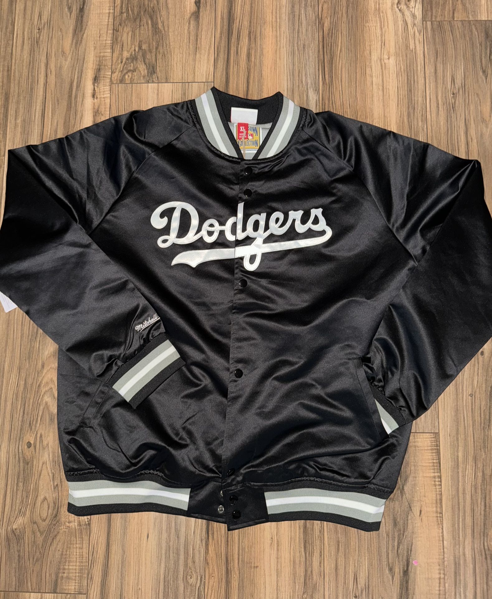 New men’s size large & XL Mitchell & ness LA Dodgers satin jacket 