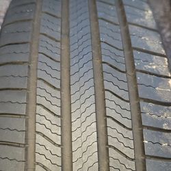 Michelin Defender 2 - 235x60x18 (1) Tire For Sale Like New
