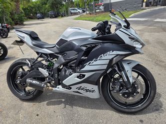 2025 KAWASAKI NINJA ZX4RR WITH ABS 400CC