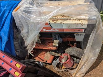 Simplicity riding mower with deck don't run not sure what's wrong with it just ain't had time to fix it up just need it gone
