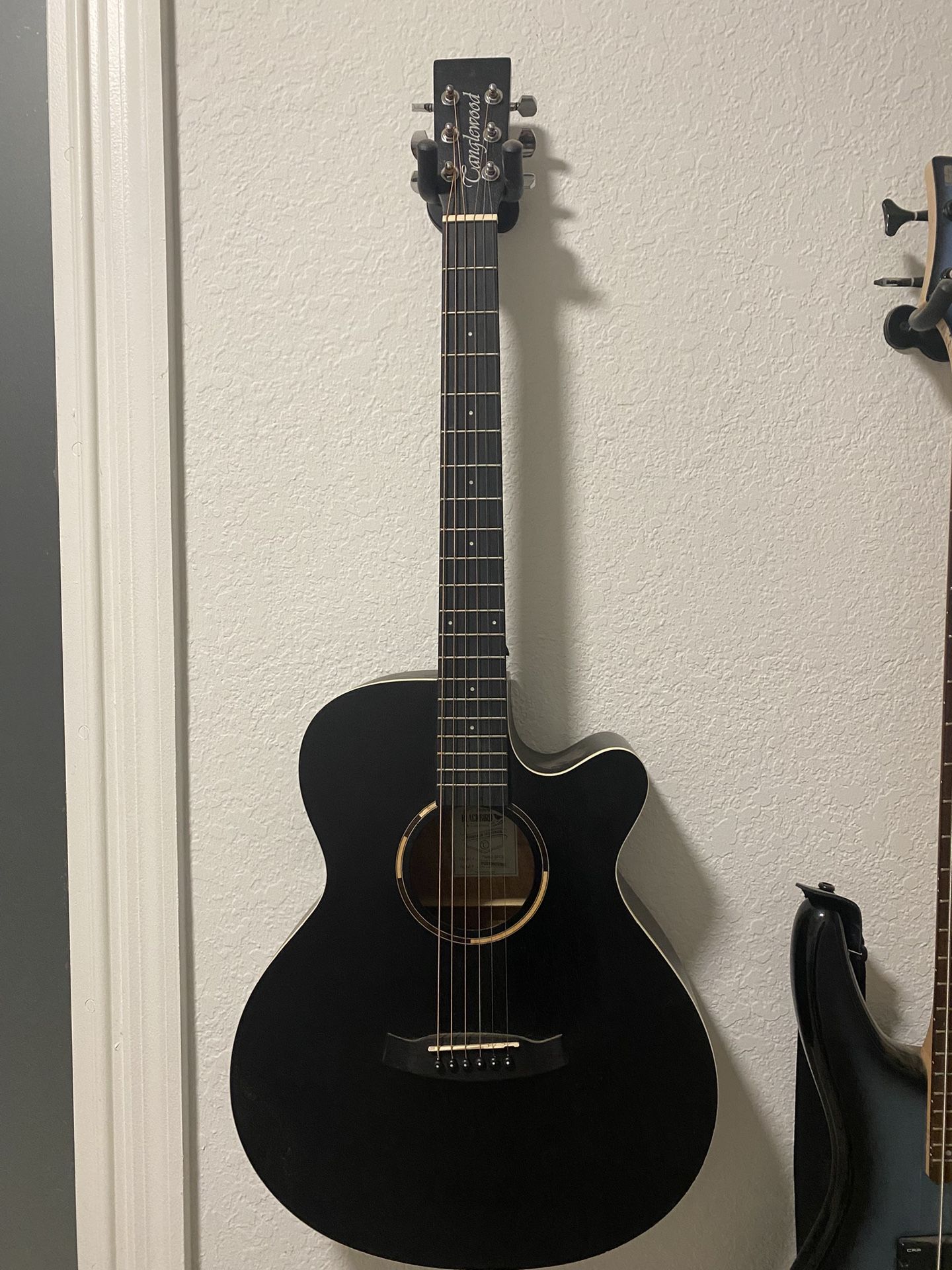 Tanglewood Acoustic/electric Guitar