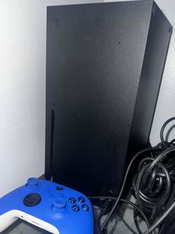 Xbox Series x + Monitor And 2 Controllers W/play And Charge