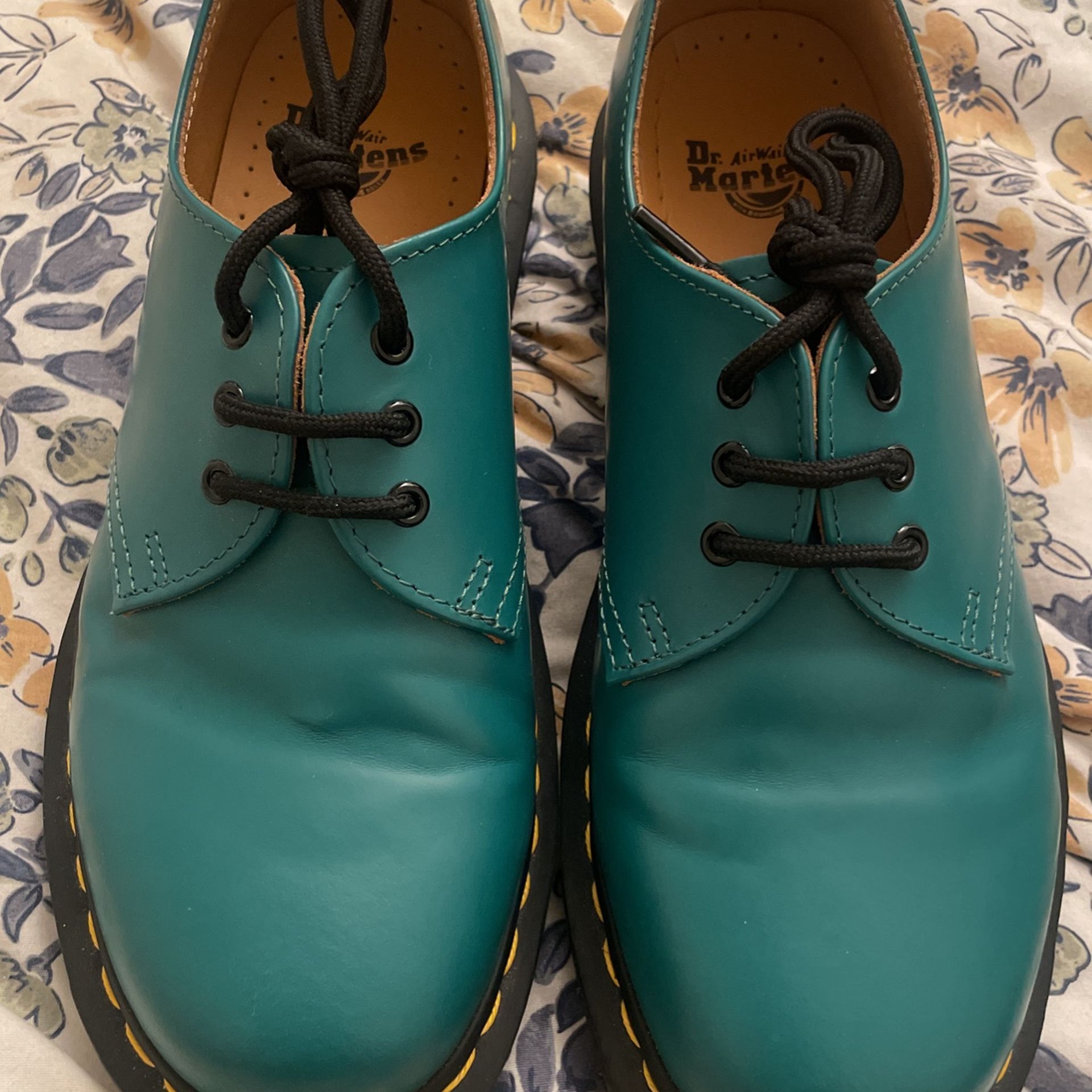 Dr. Martens smooth leather oxfords, Size 5
