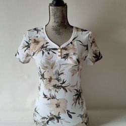 Karen Scott women's beige/white short-sleeve floral top size PS