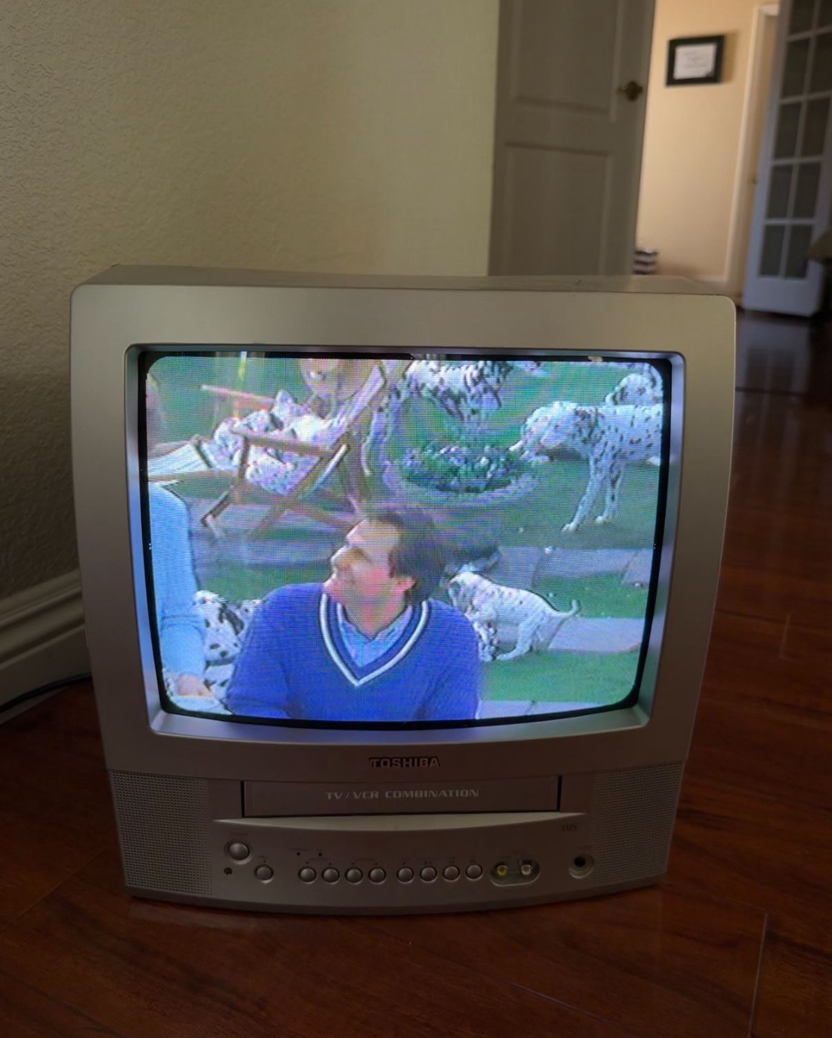 Toshiba MV13P3 CRT TV/VCR Combo Television 13"