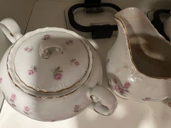 Sugar and creamer