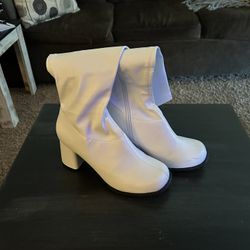 Women’s size 8 white patent leather go go boots by Ellie