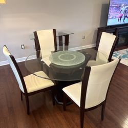 Raymour and Flanigan Venice 54 Inch Dining Set