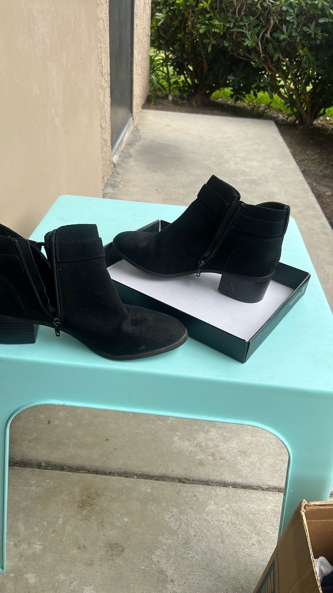 Sz 7.5 Black Zipper Boots