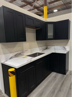 Shaker Black Kitchen Cabinets - FREE 3D DESIGNS