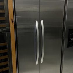 Refrigerator Kitchen Aid 36” $ 1,500