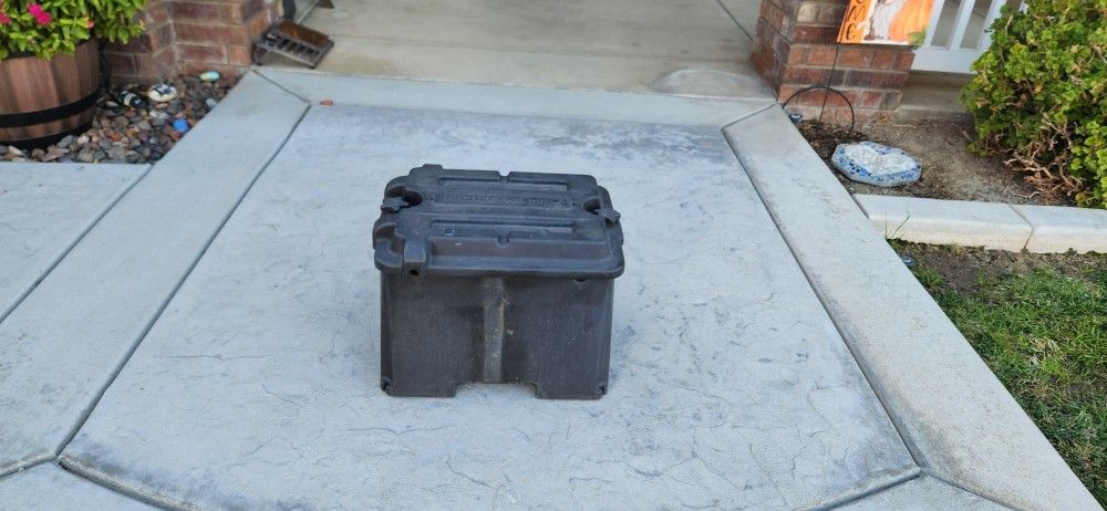 Dual 6 Volt Battery Box