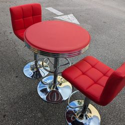 Table & Chairs 