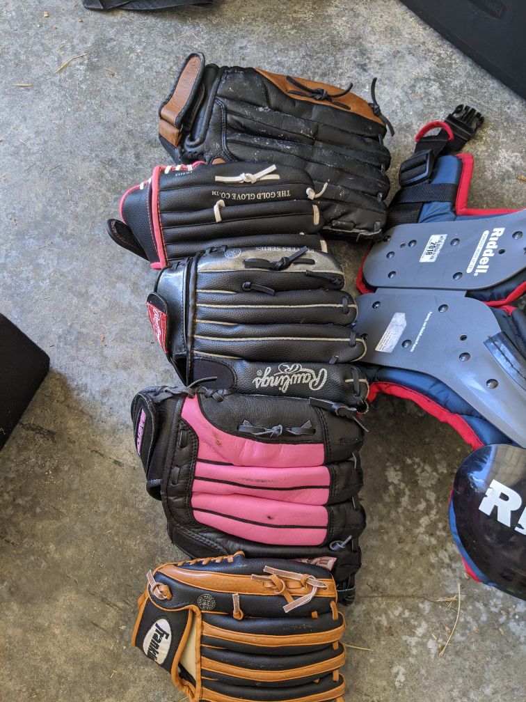 Softball/baseball gloves