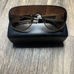 Used Women’s Versace Glasses Box Is Really Worn Down Will Definitely Negotiate On The Price Will Answer Immediately!
