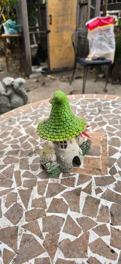 Decor for enclosure