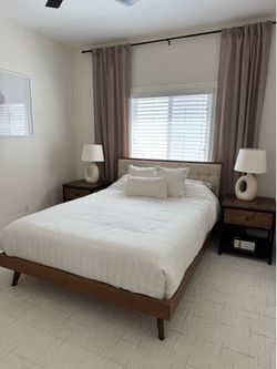 Queen bed (with mattress or without )