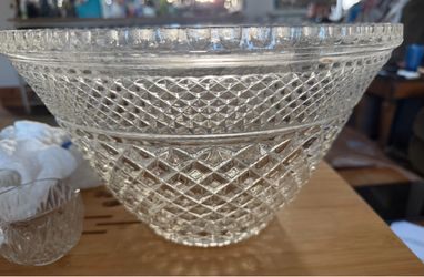 Vintage Anchor Hocking Wexford pattern clear pressed glass punch bowl with 8 cups