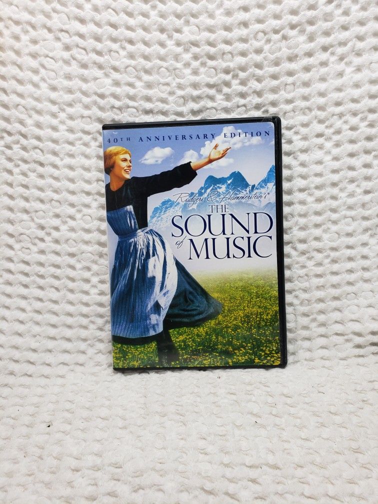 Sound of music 40th anniversary collection 2 disk dvd set. Like new condition and smoke free home.