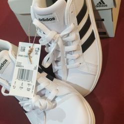 Adidas Tennis Shoes Size 6 For Women Or 4.5 For Big Kids Unisex  Shoes 