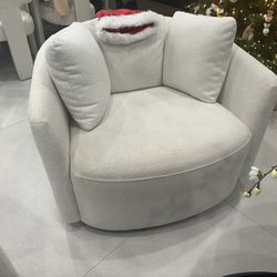  Large Swivel Chairs ( Pair)