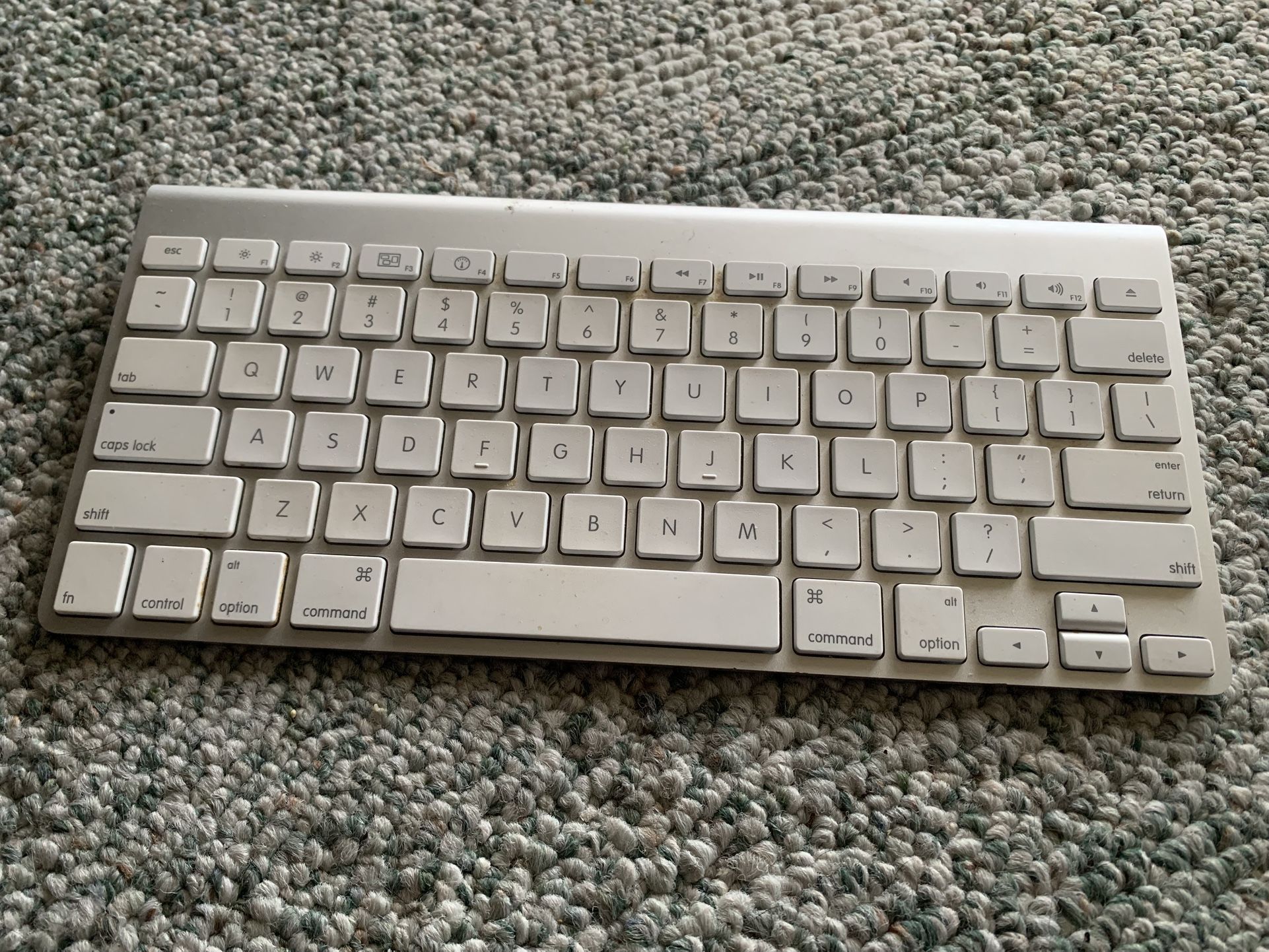 Apple Wireless Keyboard with Bluetooth