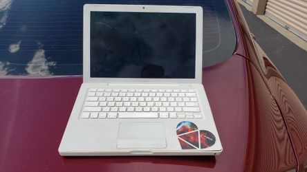 Macbook (Screen is broken for Parts)